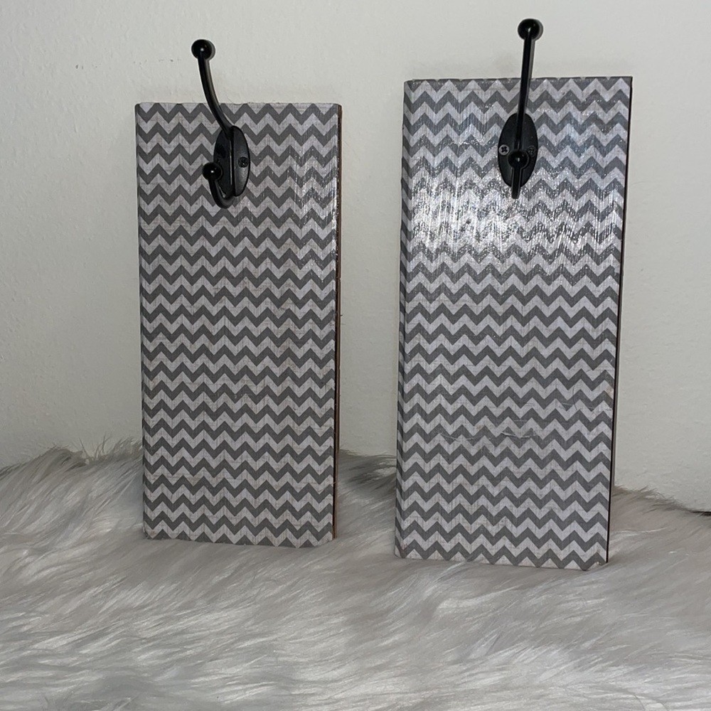 Wall Decor with Hooks 🪝 Chevron style